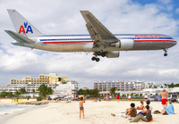 AMERICAN_767-300N387AM__SXM_305_JP_smal.jpg