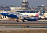 CHINAAIRILINES-777-300_B-18007_LAX_1123W_JP__smalljpg.jpg