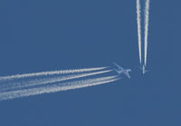 CONTRAILS_FRA_1113T_JP_small2.jpg
