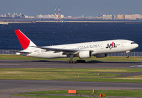 JAL_777-200_JA010D_HND_1011_JP_small.jpg