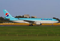 KOREAN_A330-200_HL8228_NRT_1011B_JP_small.jpg