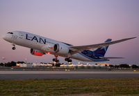 LAN_787_CC-BBA_JFK_0714Q_JP_small1.jpg