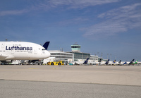 LUFTHANSA_A380_D-AIMC_MUC_0924_3_JP_small_.jpg