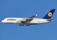 LUFTHANSA_A380_D-AIMK_JFK_1018_8_JP_small.jpg