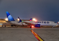 UNITED_737-8MAX_N27263_MIA_0125_JP__small.jpg