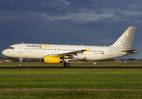 VUELING_A320_EC-LUN_AMS_0415A_JP_small.jpg